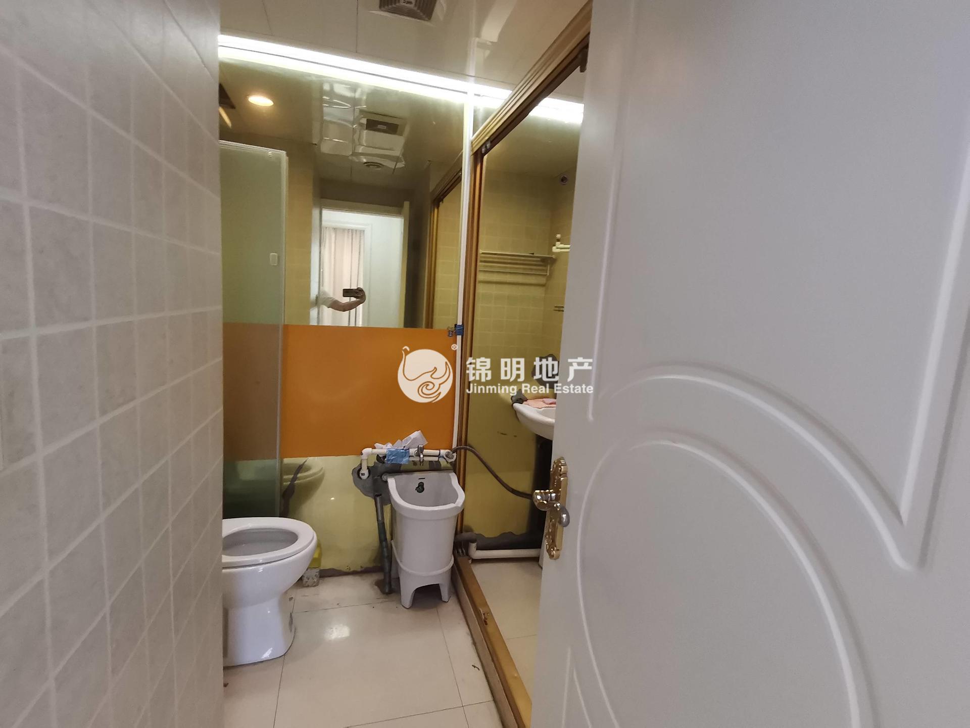 长风国盛中心111平米写字楼出租